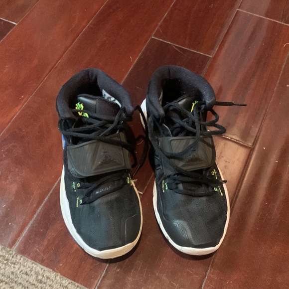 basketball shoes - Picture 5 of 9